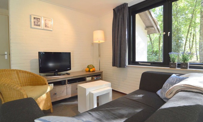 Stramproy House | Completely detached bungalow in a nature-filled park by a large fen