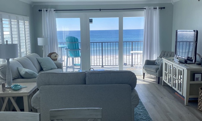 Fort Walton Beach Condo | Completely renovated in Jan 2022! Free beach service!