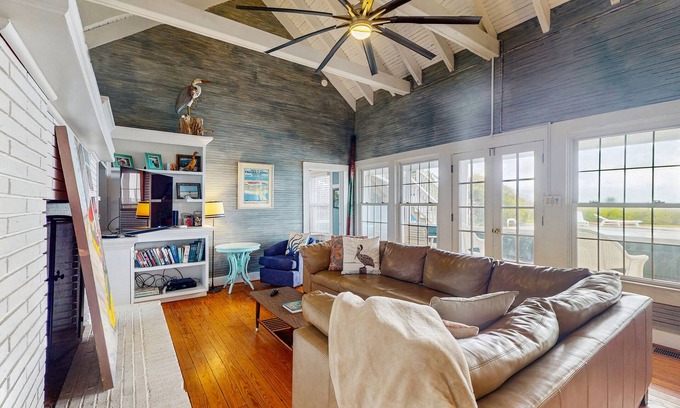 Atlantic Beach Cottage | Completely renovated, oceanfront home with private pool, deck, WiFi & AC
