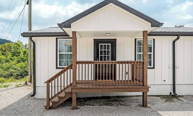 Celina Apartment | Completely renovated 2 bedroom apartment in quaint Celina