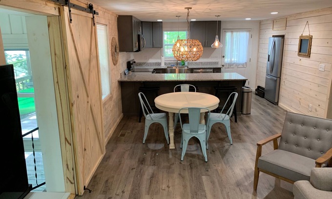 Dadeville House | Completely renovated lakefront cabin - brand new back deck!