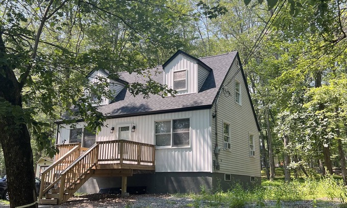 Lackawaxen House | Completely renovated house in amenities-filled Masthope community/Ski Big Bear