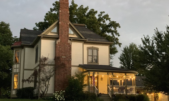 Independence House | Completely restored 1885 Queen Ann style home located next to the temple lot.
