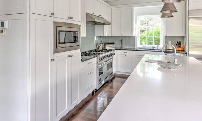 Sagaponack House | Complex located in Sagaponack, walking distance to Wolffer Estate with.