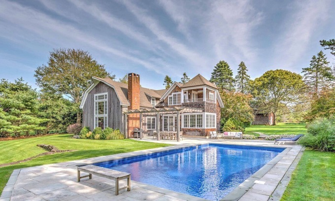 Sagaponack House | Complex located in Sagaponack, walking distance to Wolffer Estate with.