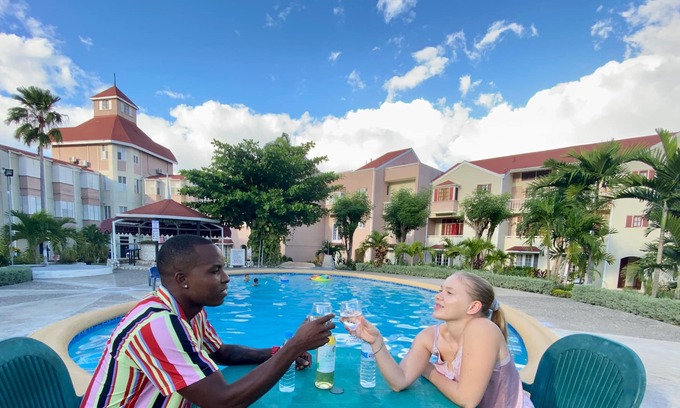 Ocho Rios Resort | Complimentary Wine At Fishermans Point Resort