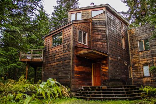 Alyeska Ski Chalet | Compton's