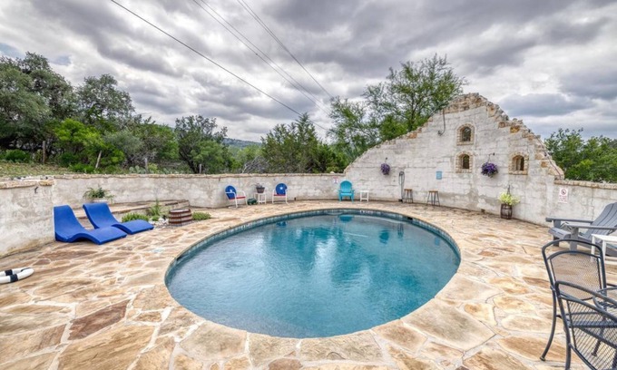 Concan Cabin | Concan Springs Cabin 3 Shared Pool