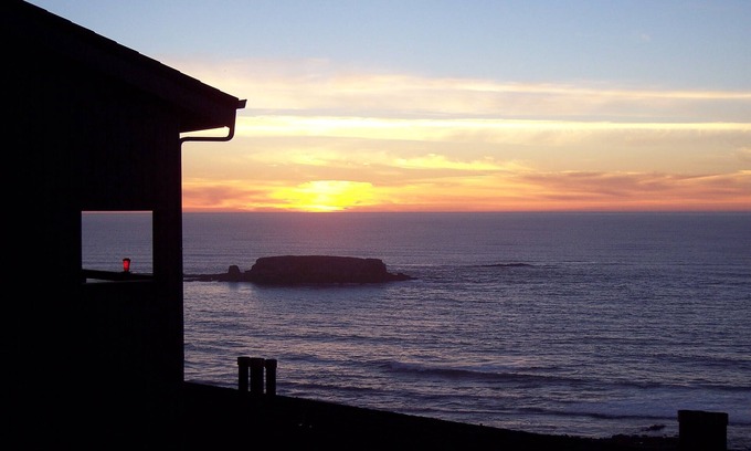 Otter Rock Condo | Condo.1 BR, 2 Bath ocean below!n Come, cozy into our "NEST"n "The Eagles Nest"
