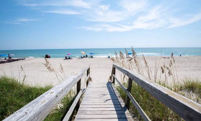 Wilmington Beach Condo | Condo ∙ 2 bedrooms ∙ 5 guests
