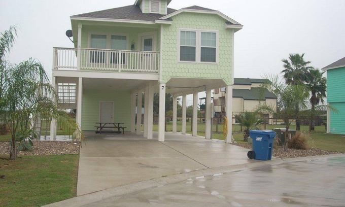 Aransas Pass House | Condo 2 bedroom 2 bath long term rental welcome!