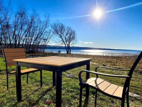 Ste Anne de Beaupre Apartment | Condo 2 - Bord de l'eau SPA Barbecue & Foyer
