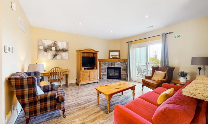 The Blue Mountains House | Condo 221 at Snowbridge