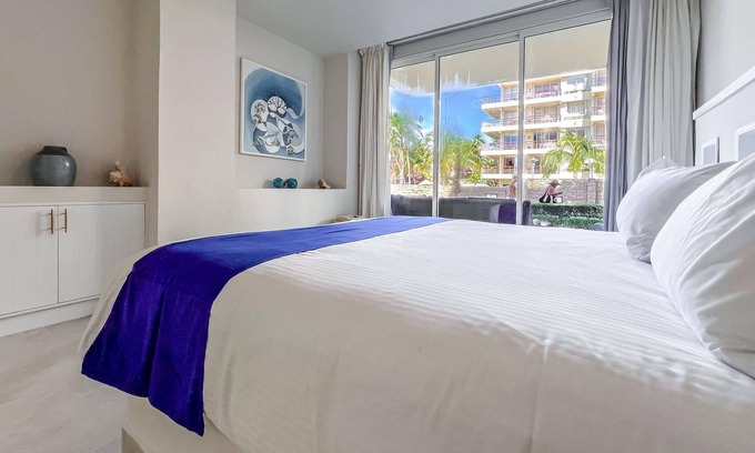 Centro - Supmza 001 Condo | Condo at Ixchel Beach Hotel. Steps from Beach