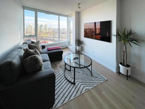 Crosstown Apartment | Condo Downtown Vancouver - Near Rogers Arena & BC Place w Parking