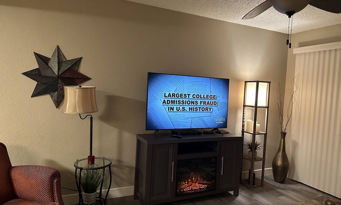 Glendale Condo | Condo in great location!