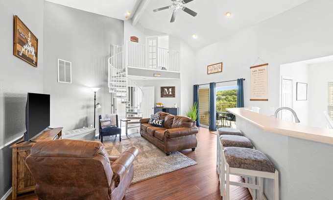 Kimberling City Condo | Condo in Lakefront Resort w/Boat Launch & Pool!