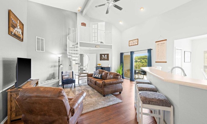 Kimberling City Apartment | Condo in Lakefront Resort with Boat Launch and Pool!