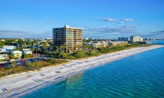 Sunset Beach Condo | Condo is on Sunset Beach! Fall in love with ocean front living.