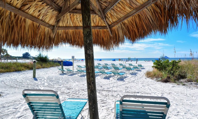 Siesta Key Condo | Condo on the beach! Footsteps to water. Spacious unit with a view.n