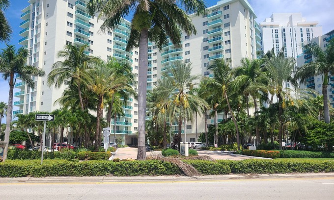 Hollywood South Central Beach Condo | Condo on the Beach in Hollywood,FL