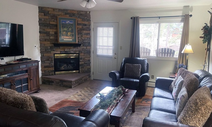 Estes Park Condo | Condo Overlooking Fall River