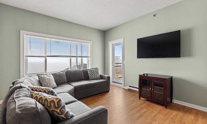 Old Orchard Beach Condo | Condo Room 606 Lovely beach and pier view from this cozy 1 bedroom!