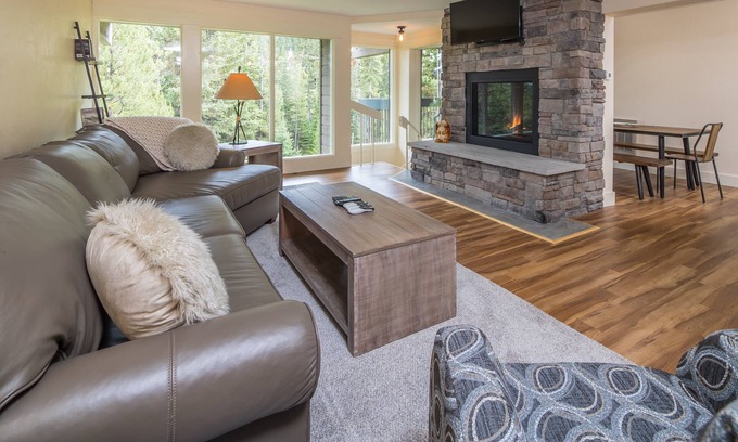 Big Sky Condo | Condo w/amazing location, updated decor, fireplace & private balcony - Cozy Stillwater Escape