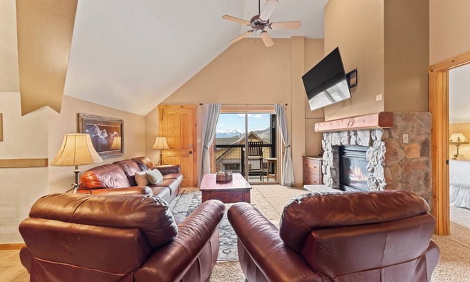 Keystone Condo | Condo w/Cozy Gas Fireplace and Private Balcony w/Mountain Views!