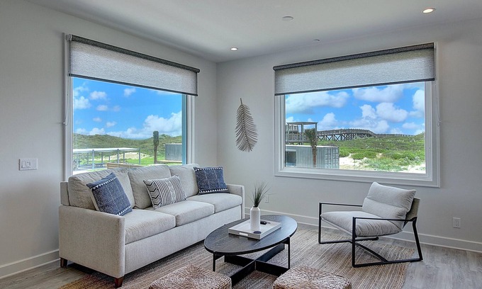 Corpus Christi Condo | Condo w/Loft & Deck! Private Walkable Beach Access, On-site Pool