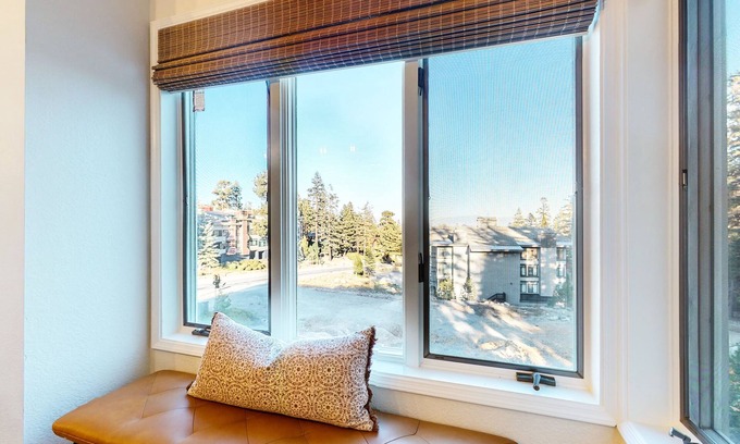 Mammoth Lakes Condo | Condo w/Private Parking, Walk to Canyon Lodge | Balcony/WiFi/Full Kitchen