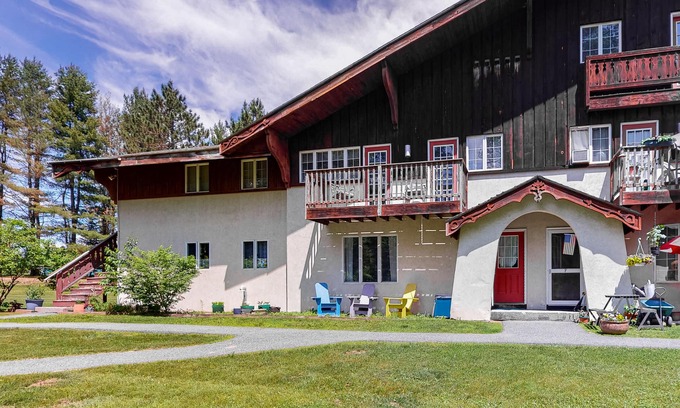 Waitsfield Condo | Condo with balcony, gas fireplace, & washer/dryer - close to hiking & skiing