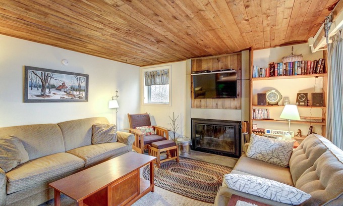 Ludlow Condo | Condo with Seasonal Pool & Tennis Courts - Walk to Ski Trails