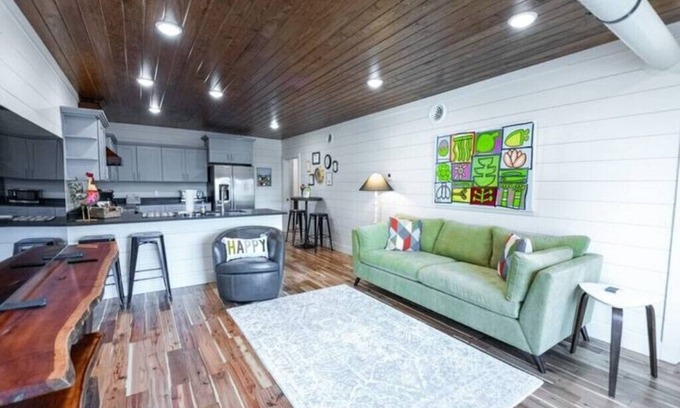 Cullman Apartment | Condominium B in the Hollernn