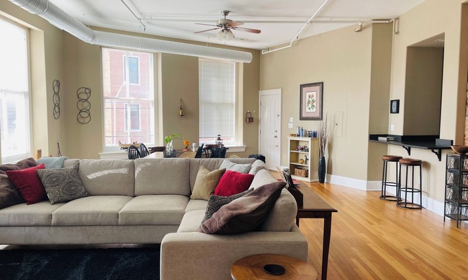 Cambridge Condo | Conductor's Rest: Beautiful 2 Bedroom Loft in Historic Cambridge, Maryland