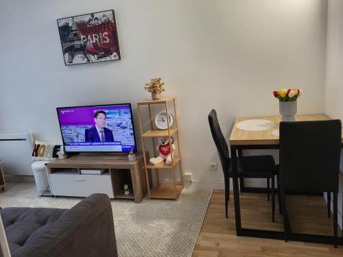 Issy-les-Moulineaux Apartment | Confort et parking à 10 min de Paris