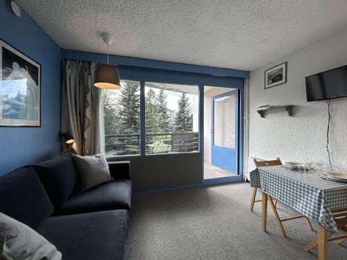 Montgenevre Apartment | Confortable studio 2 pers. à Montgenèvre, balcon ouest, bien équipé, parking, options WiFi et linge - FR-1-330D-22