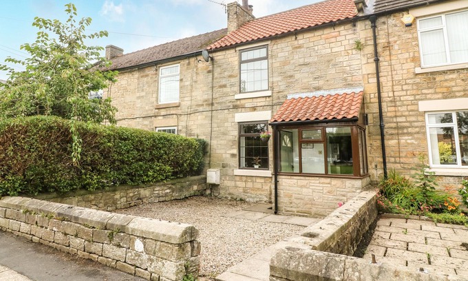Staindrop Cottage | CONISTON HOUSE, pet friendly, with open fire in Staindrop