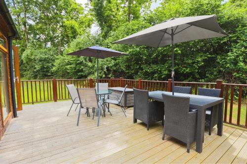 Liverton House | Conkers Lodge for 6 with Hot Tub & Secluded Decking - Spa Resort in Devon