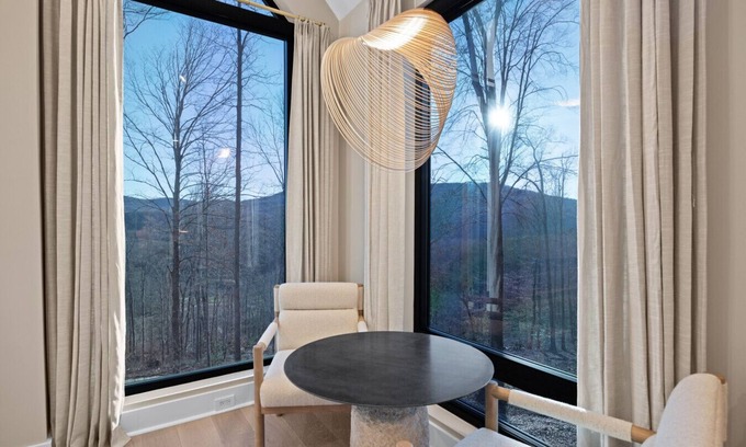Almont Cabin | Constellation Lyra Suite
