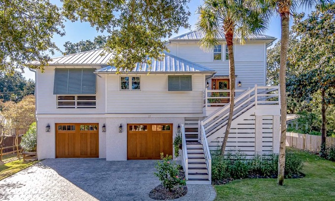 Isle of Palms House | Construction discount LSV Golf Cart, Jacuzzi Included! 5 Minute Walk to Beach!