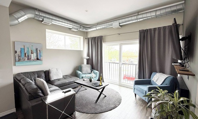 Niagara-on-the-Lake Apartment | Contemporary [West] Loft in Historic Niagara