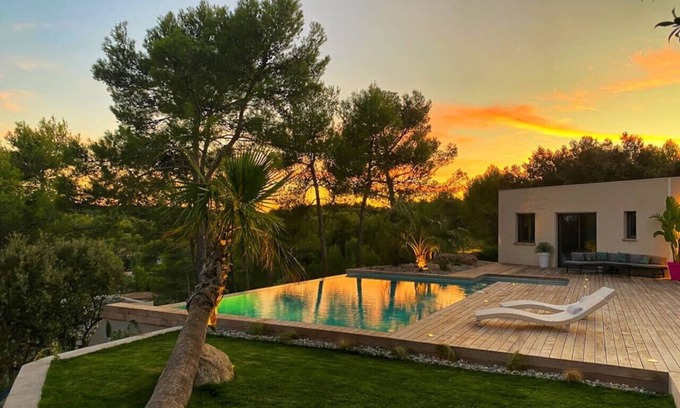 Saint-Gely-du-Fesc House | Contemporary Villa with infinity pool