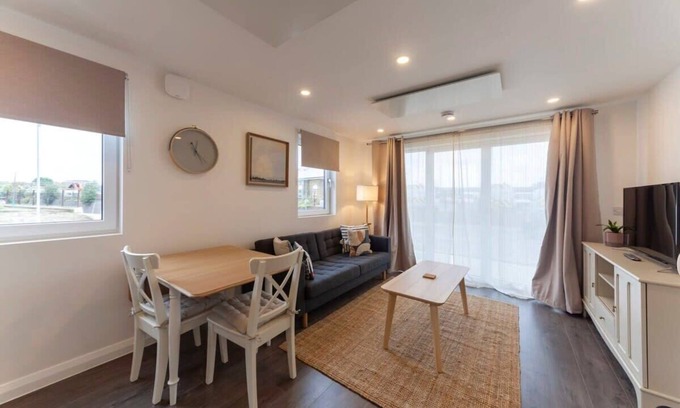 Willesborough Apartment | Contemporary 1 Bedroom Apartment in Ashford