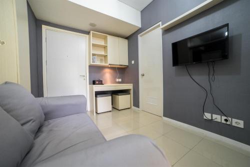 Hegarmanah Apartment | Contemporary 1BR Near Cihampelas at Parahyangan Residence Apartment By Travelio