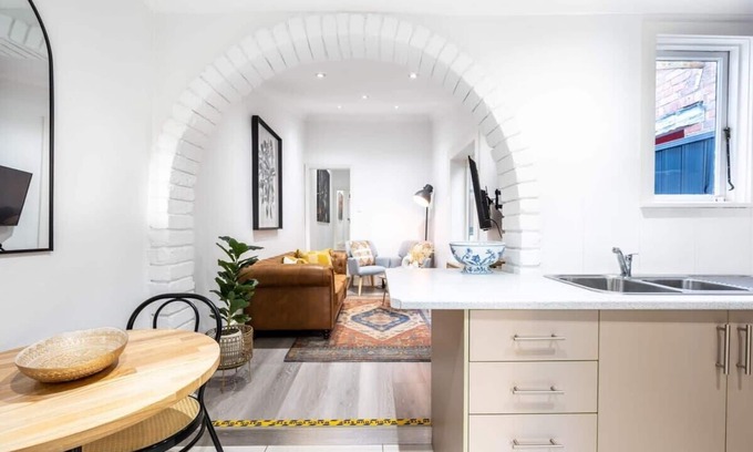 Enmore House | Contemporary 2-Bed House in Trendy Enmore