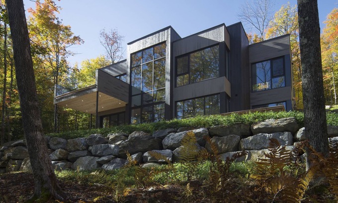 Potton Villa | Contemporary and luxurious property on Lake Memphremagog