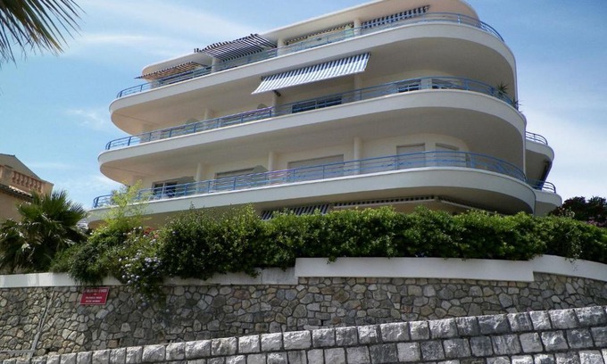 Cap-d'Antibes Apartment | Contemporary Apartment in Antibes with Terrace