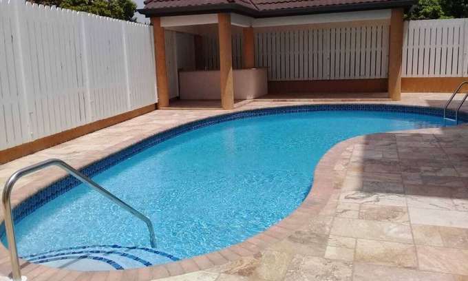 Saint Andrew Apartment | Contemporary Apt. Close to Bob Marley Museum, includes Jacuzzi Bath,