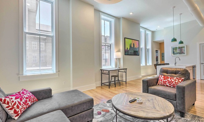 Central Business District Apartment | Contemporary Cincinnati Condo - Pets Allowed!